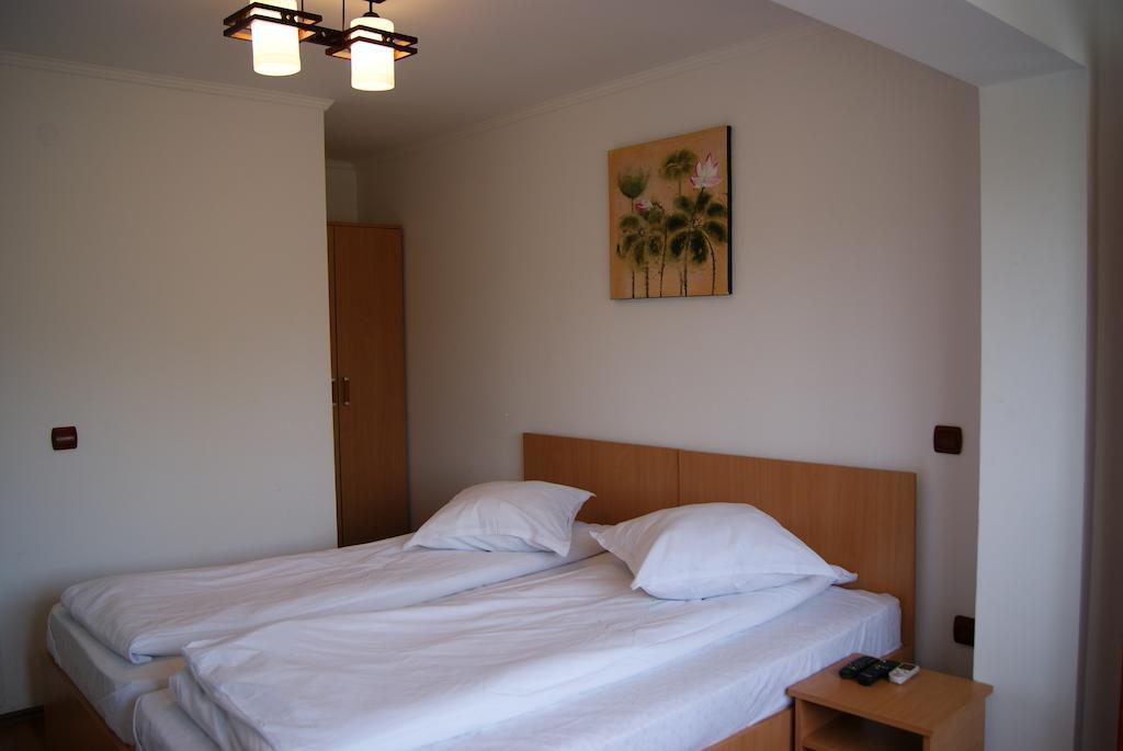 Pensiunea Bujorul Comana Zimmer foto